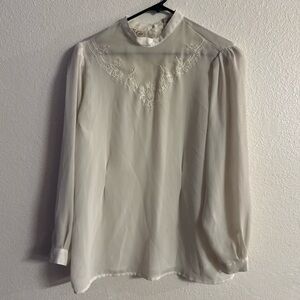Vintage Cali blouse size 36 White with embroidery flowers and tiny pearls